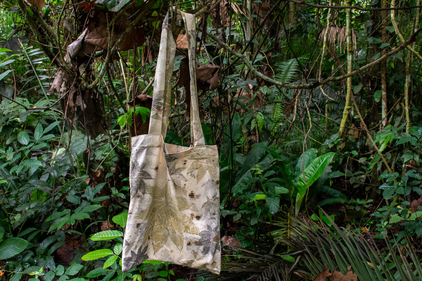 Sustainable Chic: Eco-Printed Tote Bags for the Ethical Fashionista